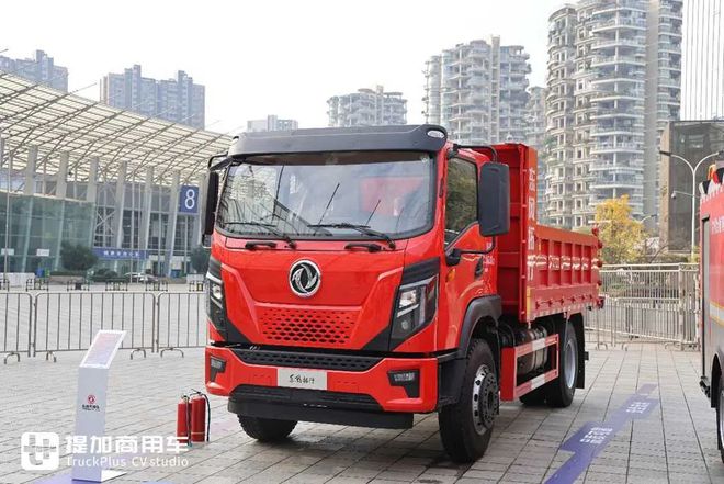 东风新疆最新推出的两轴18吨自卸车200马力+10挡箱东风拓